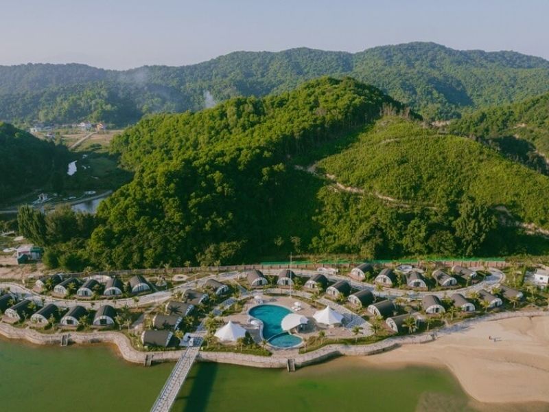 Resort Đầu Rồng Quảng Ninh là điểm đến phù hợp cho những ai yêu thích du lịch nghỉ dưỡng kết hợp khám phá.