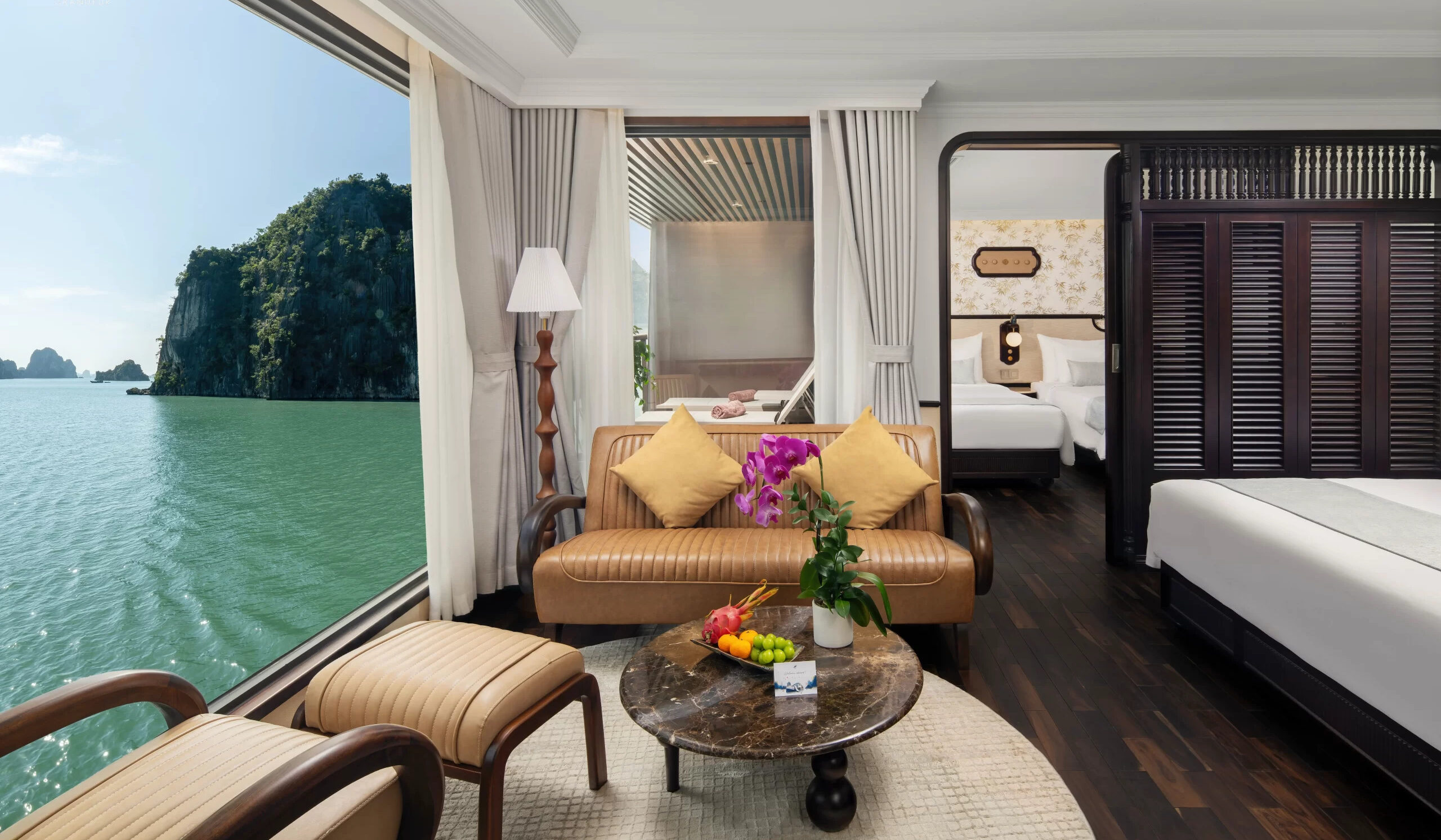 Hạng phòng cao cấp sở hữu tầm nhìn panorama rộng mở ra toàn cảnh vịnh