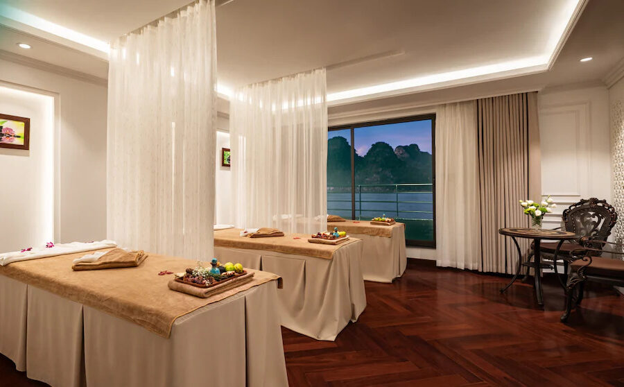 Spa trên du thuyền mang đến những liệu trình massage, bấm huyệt và chăm sóc da chuyên sâu