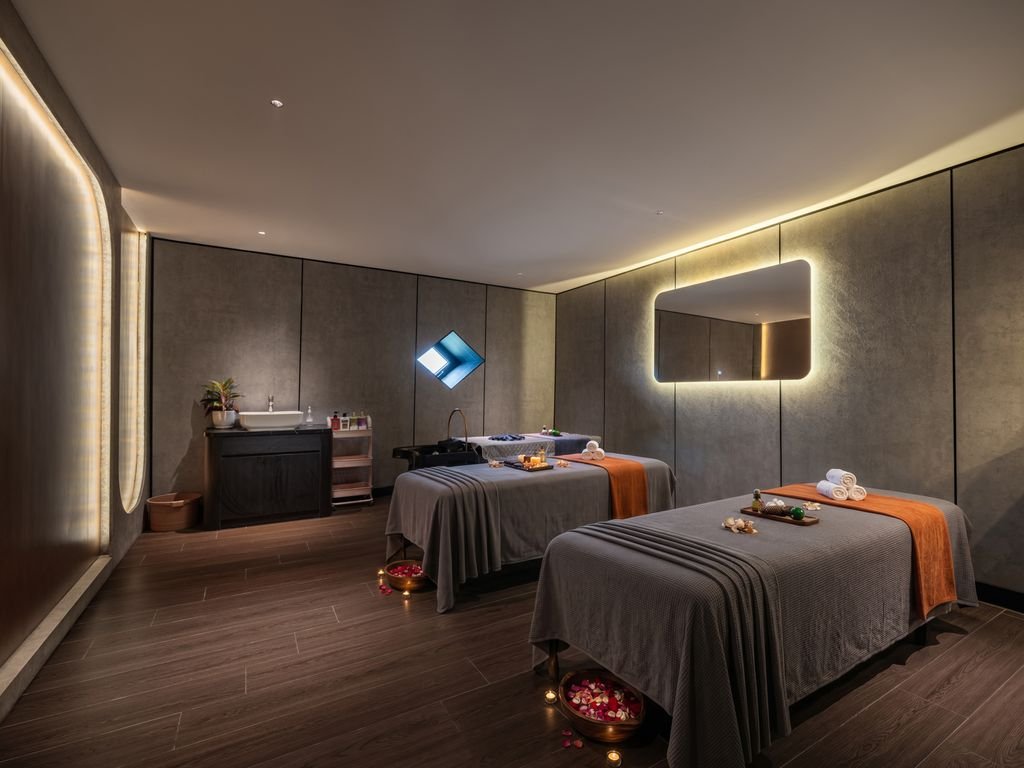 Khu vực spa cung cấp các liệu trình massage, chăm sóc da và trị liệu toàn thân