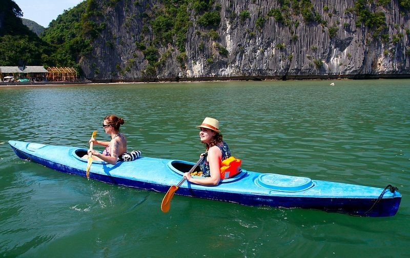 Chèo thuyền kayak ở đảo Nam Cát