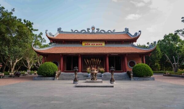 Đền An Sinh uy nghiêm và linh thiêng 