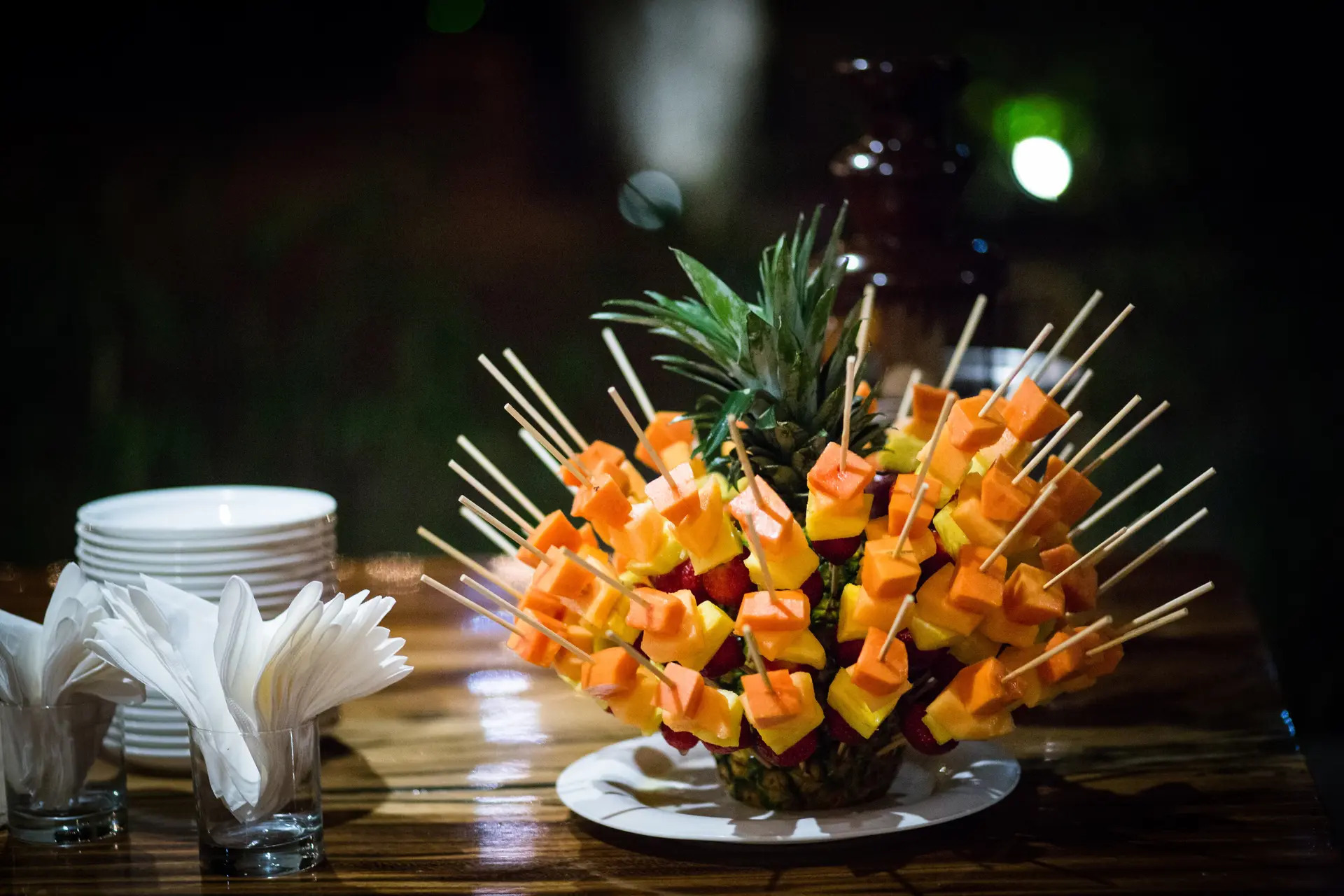 Cách trang trí trái cây của quầy bar