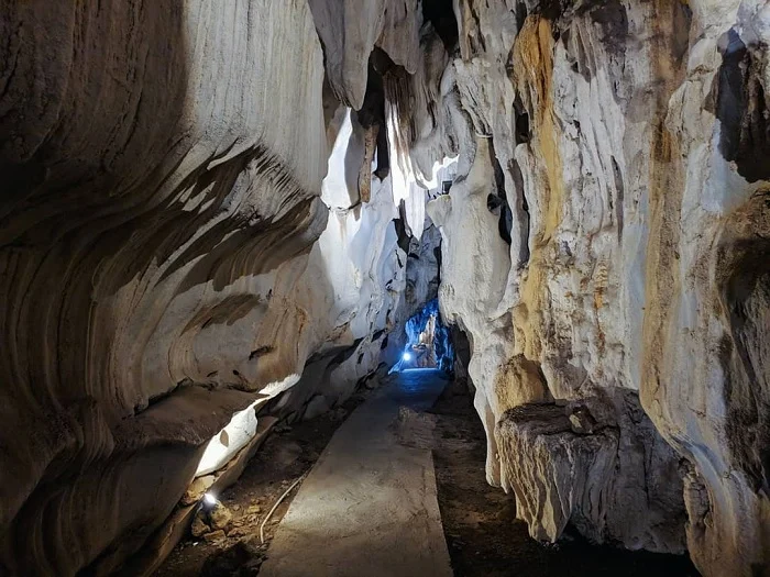 Động Trung Trang với tầng lớp thạch nhũ ngàn năm