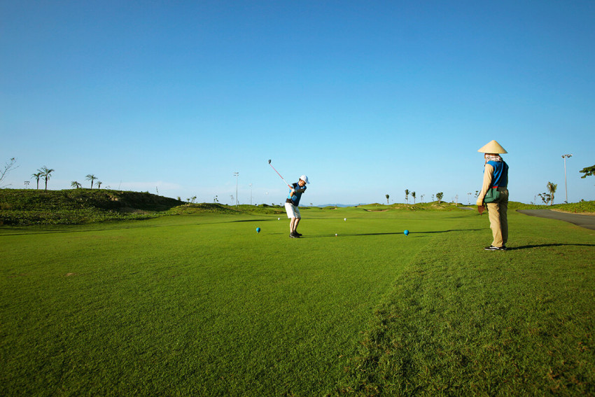 Khu golf rộng lớn với nhiều dạng địa hình cho dân đam mê