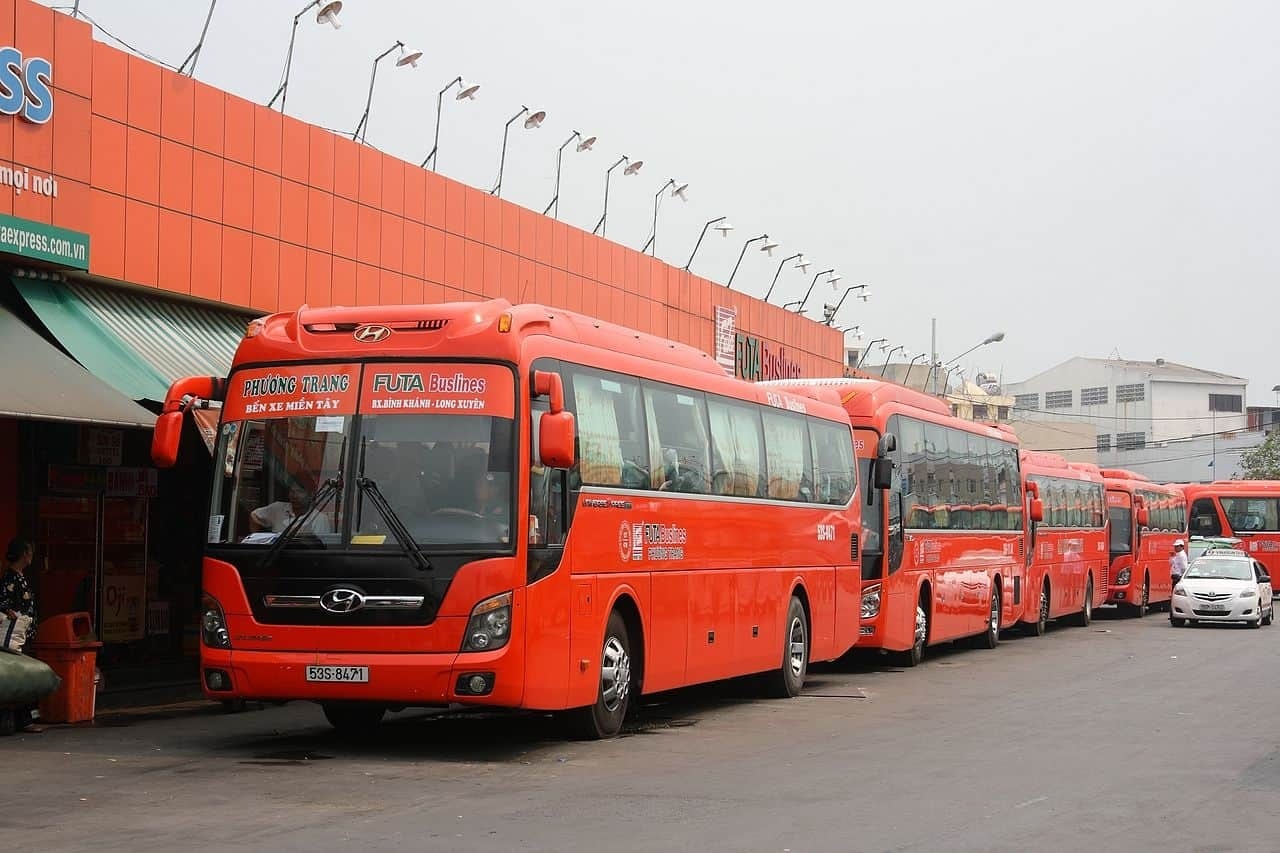 Di chuyển đến bãi biển Dinh Cô bằng xe khách nhanh chóng