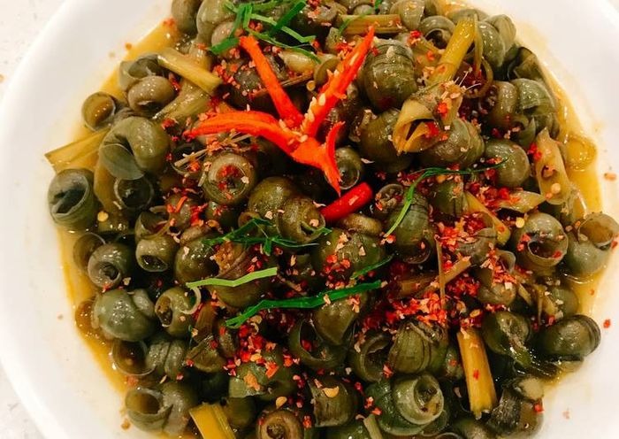 Thưởng thức ẩm thực tơi sống ngay tại Bãi biển Gành Son