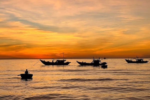 Khám phá hoàng hôn và nhịp sống của ngư dân địa phương