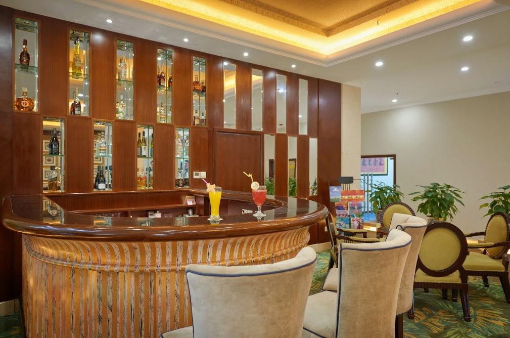 Quầy Bar là không gian lý tưởng để du khách thư giãn sau một ngày làm việc hoặc khám phá thành phố. 