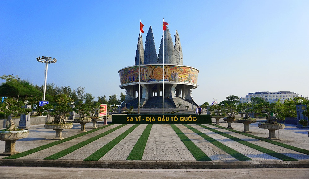 Mũi Sa Vĩ được biết đến là nơi đặt nét bút đầu tiên trên bản đồ hình chữ S của Việt Nam.