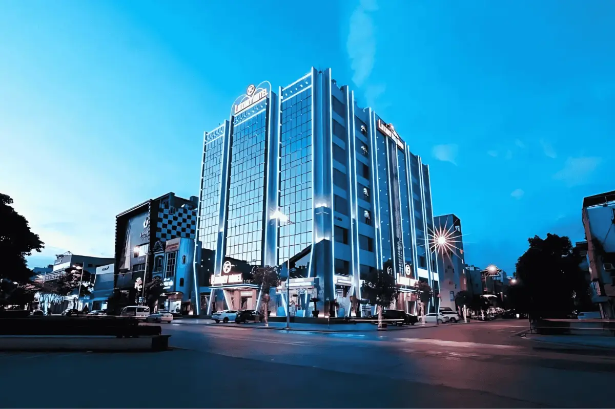  Toàn cảnh khách sạn Luxury 6 Móng Cái