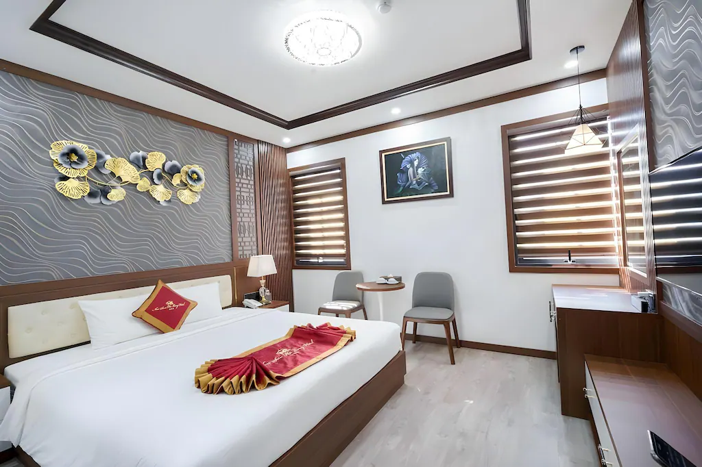 Hạng phòng Superior sở hữu thiết kế tinh tế với diện tích vừa vặn, là không gian dừng chân ấm cúng và tiết kiệm chi phí lý tưởng cho các cặp đôi 