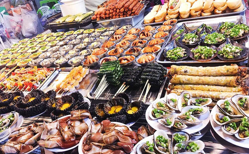 Khám phá ẩm thực đa dạng tại chợ đêm Móng Cái