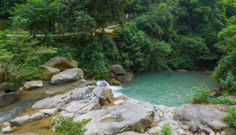 Thác Lựng Xanh Uông Bí