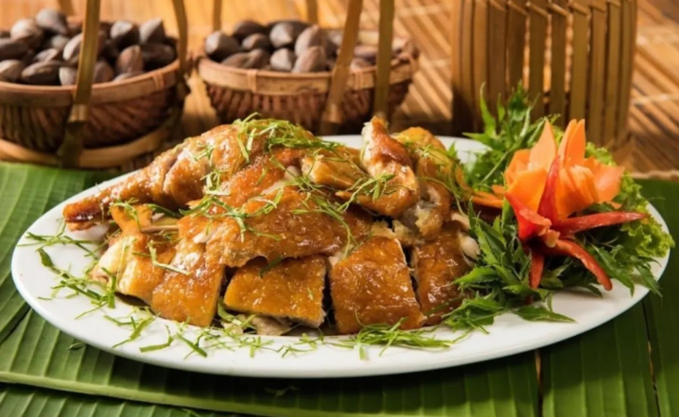 Thưởng thức đặc sản Gà Tiên Yên