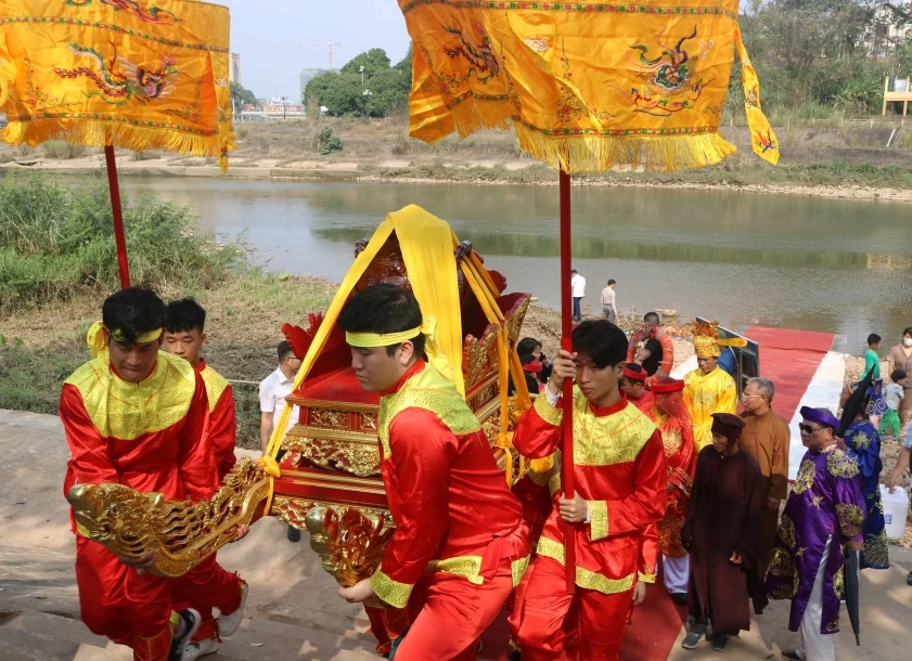 Lễ hội đền Xã Tắc thường được tổ chức với quy mô lớn vào tháng 2 Âm lịch hằng năm