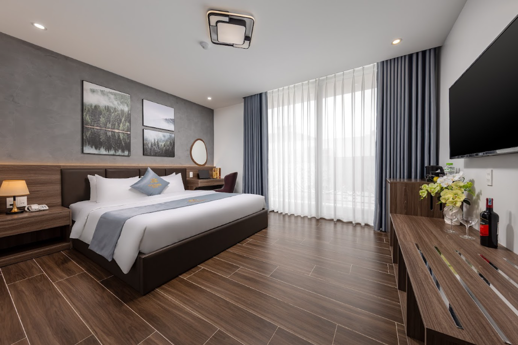 Phòng deluxe double với không gian rộng và giường đôi lớn