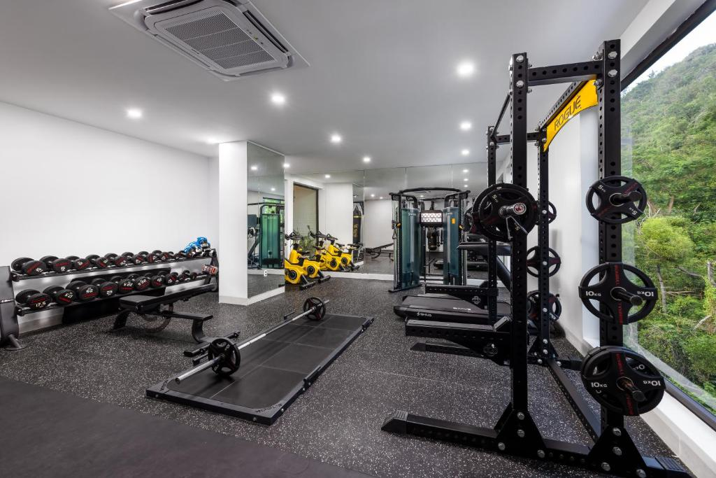 Phòng gym ttrang bị đầy đủ các thiết bị tập luyện