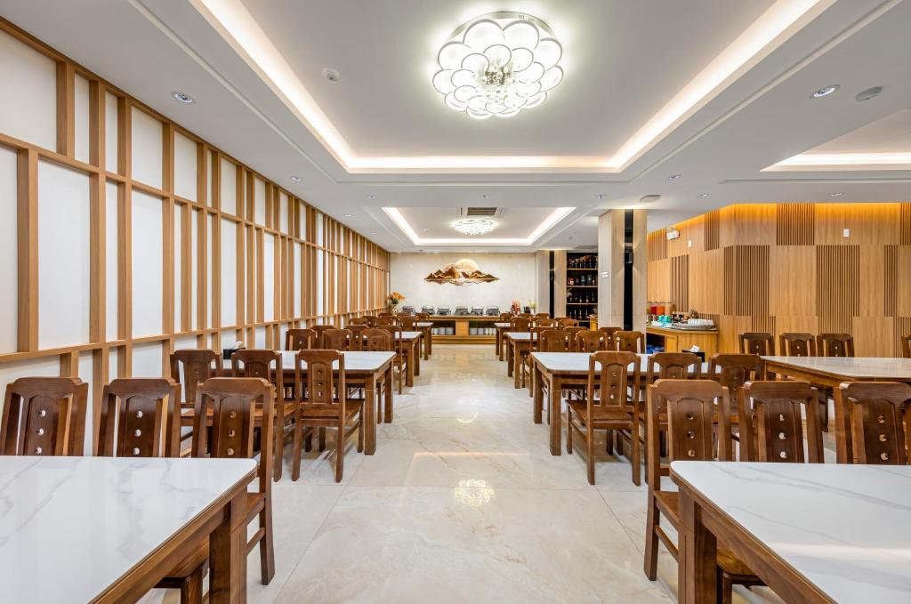 Không gian nhà hàng rộng có sức chứa lớn