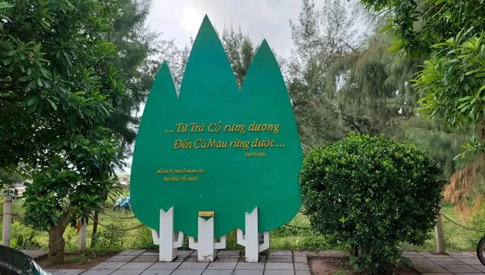 Câu thơ nổi tiếng của nhà thơ Tố Hữu được tạc lên tại đây