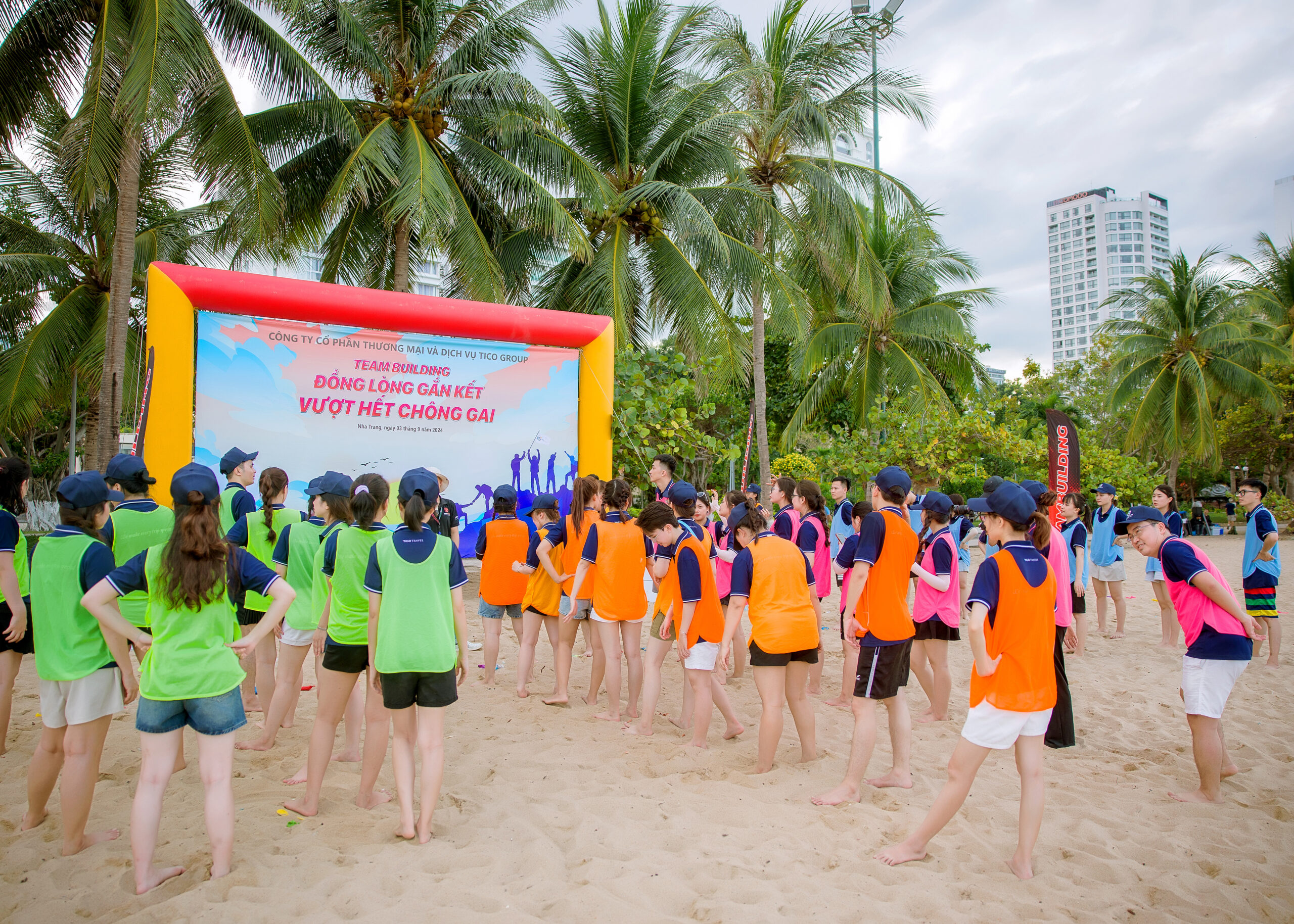 Hoạt động team building bãi biển với những trò chơi sôi động