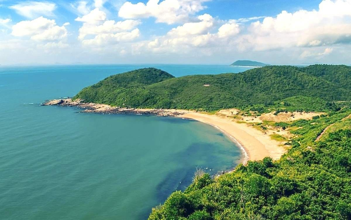 Khám phá đảo Ngọc Vừng tuyệt đẹp ngay gần đó
