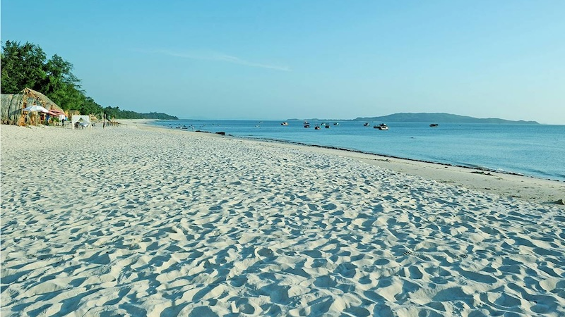 Bãi tắm Vàn Chảy sở hữu tọa độ lý tưởng ở phía tây hòn đảo Cô Tô