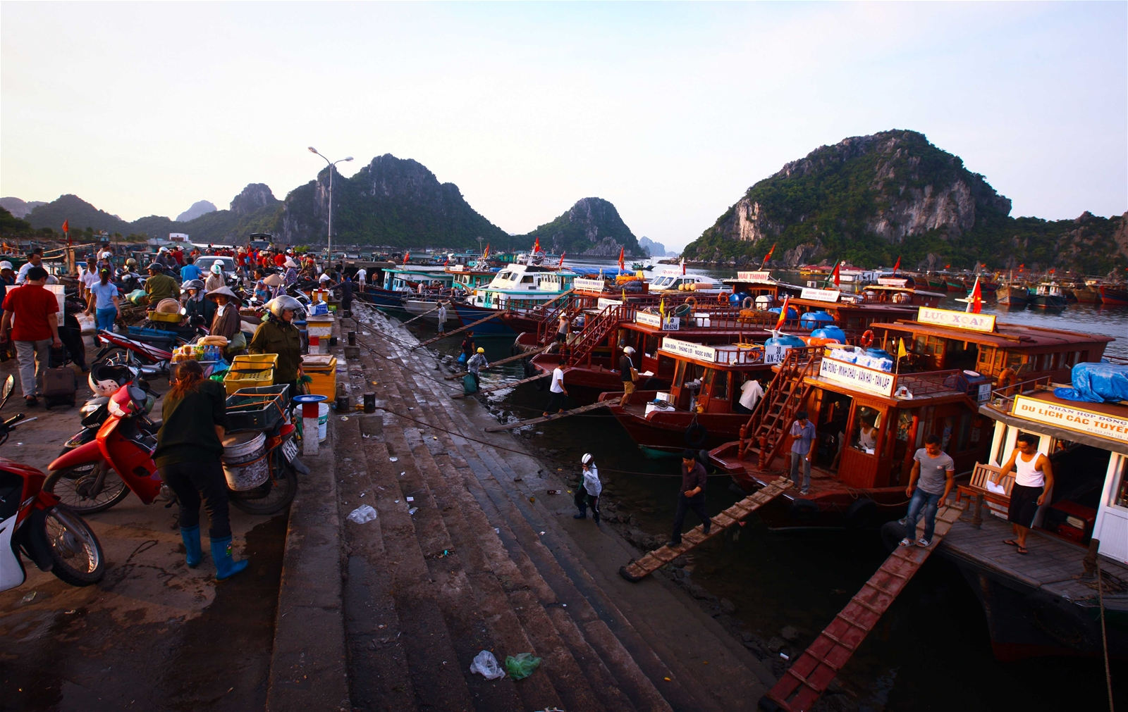 Khung giờ sáng đông đúc và nhộn nhịp nhất trong ngày