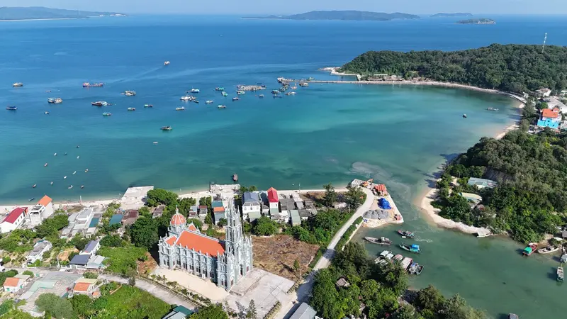 Khám phá nhiều điểm đến nổi bật ở trên đảo Thanh Lân