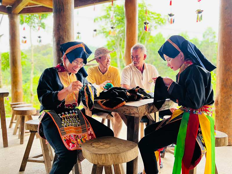 Giao lưu bản sắc cùng đồng bào dân tộc ở Kỳ Thượng