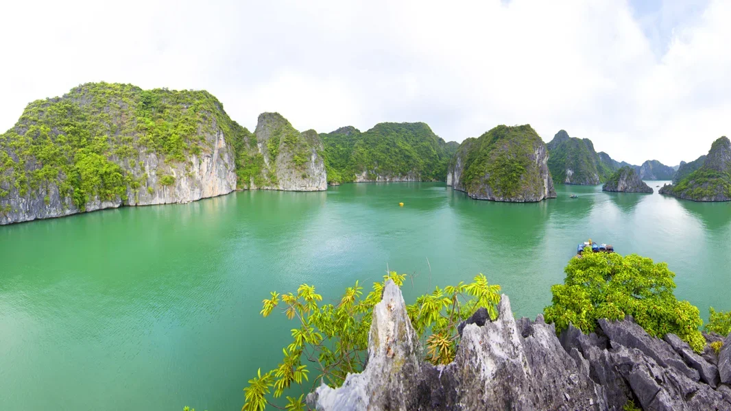 Hồ Ba Hầm tuyệt đẹp nằm ẩn mình trên đảo Đầu Bê