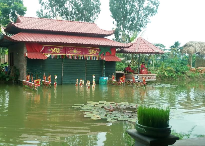 Điểm nhấn của làng quê Yên Đức là buổi biểu diễn múa rối nước truyền thống 