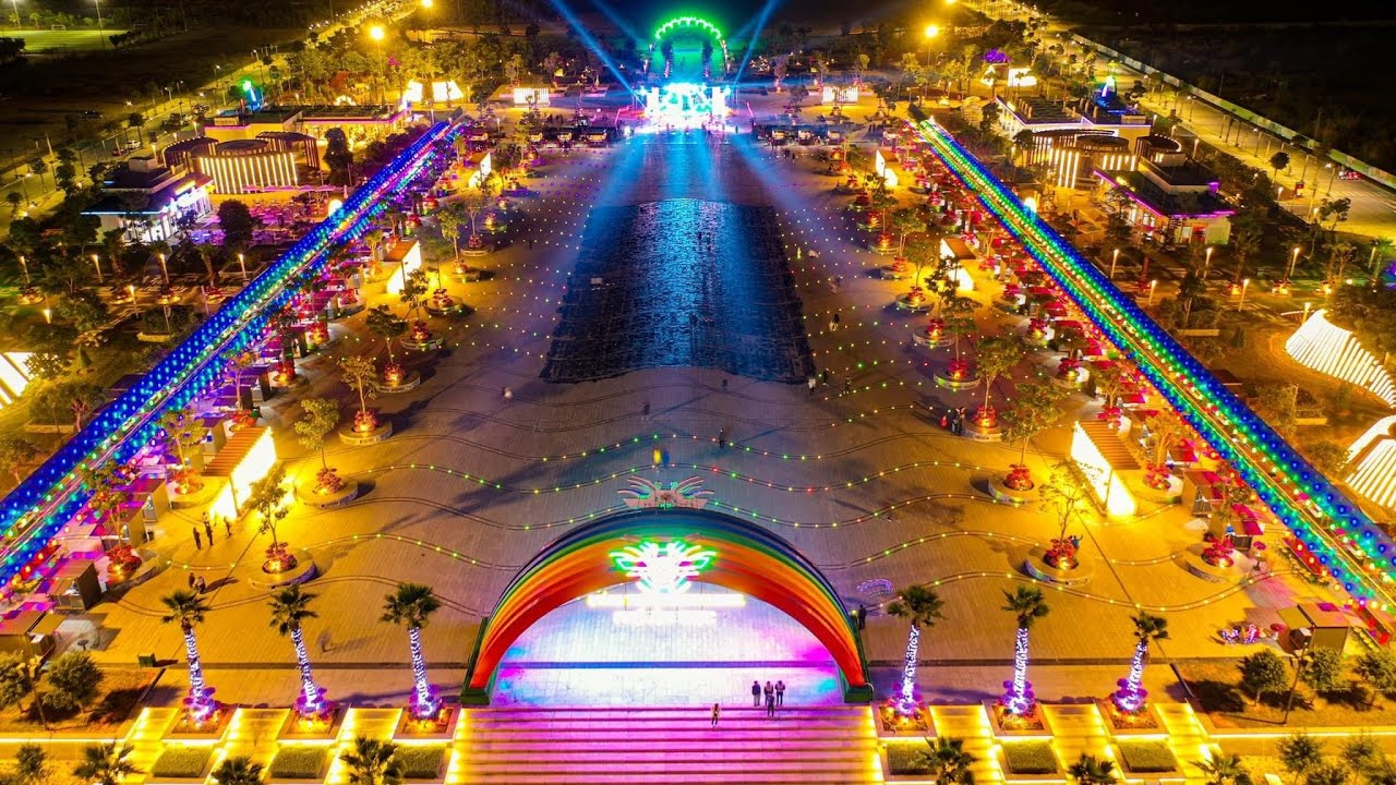 Khu quảng trường Sun Carnival rộng lớn có sức chứa hàng nghìn người