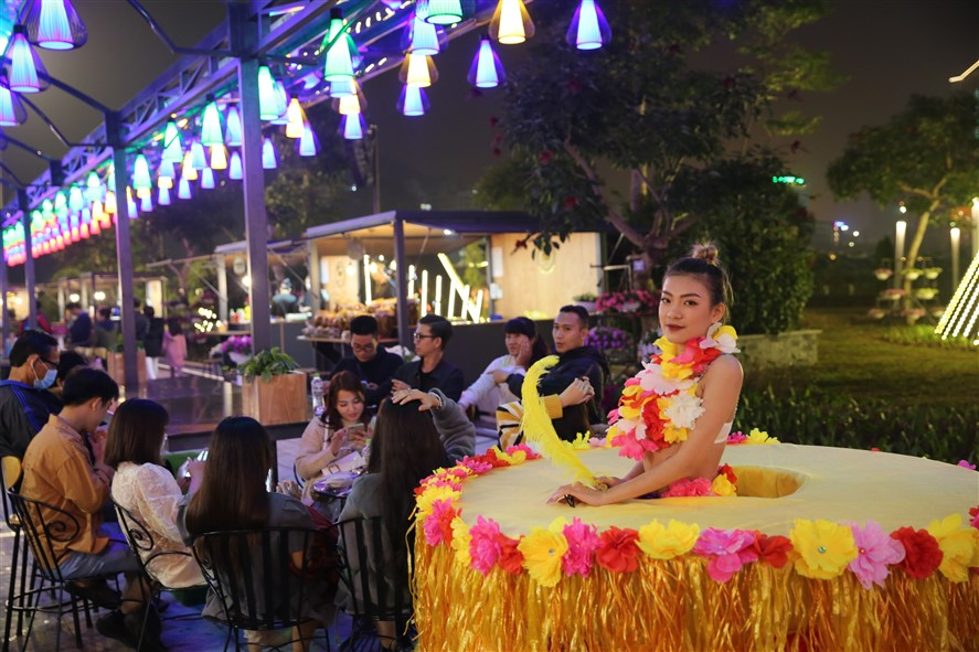 Khu ẩm thực của quảng trường Sun Carnival có diện tích trải dài tới 5 ha