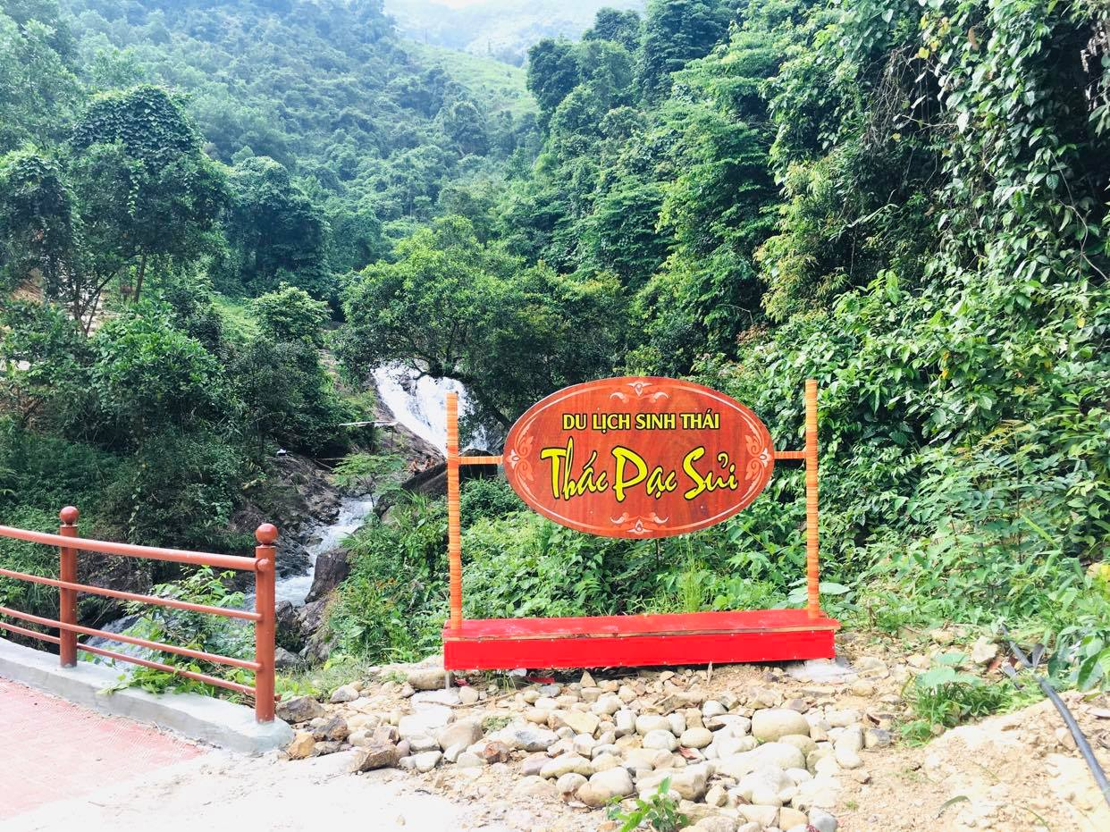 Thác Pạc Sủi nằm trong khu du lịch sinh thái cùng tên tại Tiên Yên