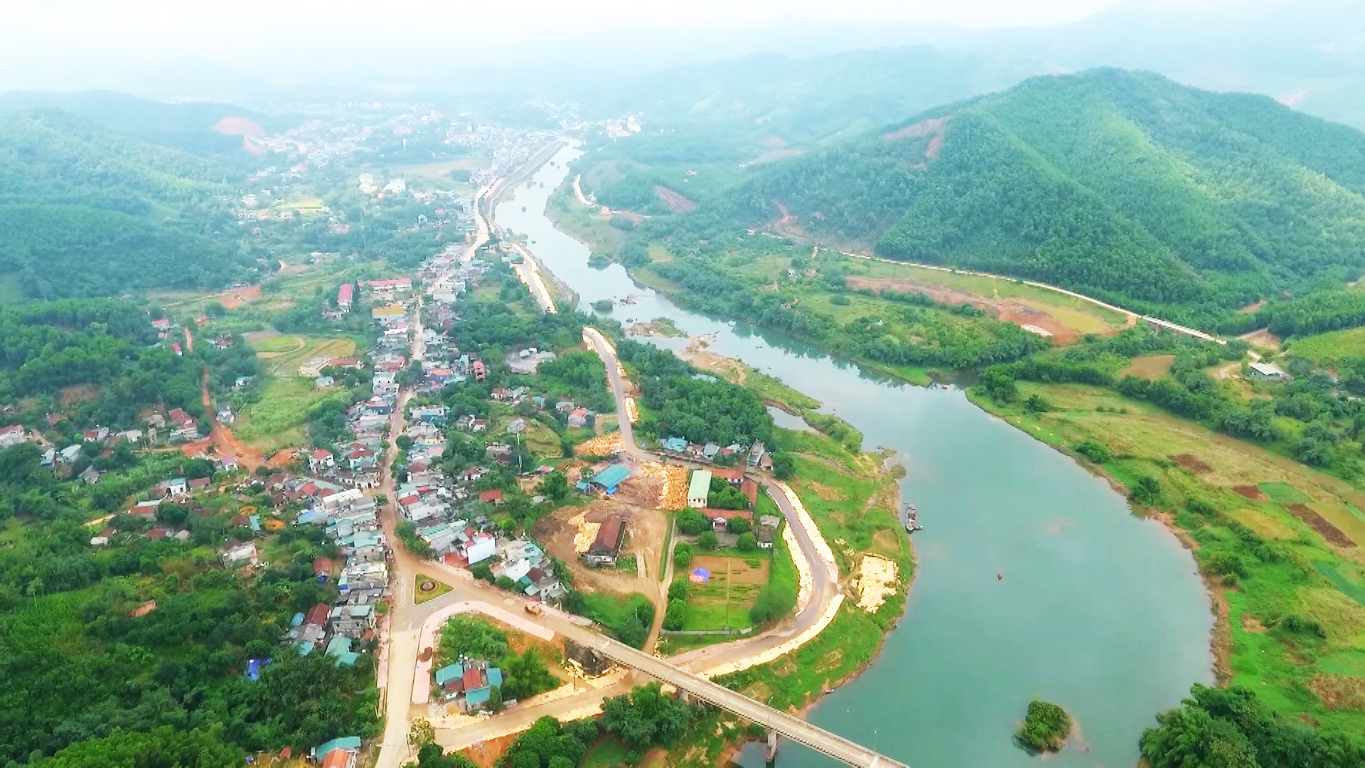 Dòng sông Ba Chẽ lâu đời gắn với đời sống người dân