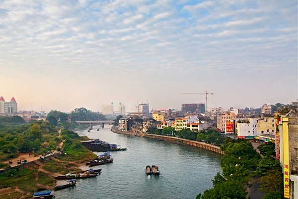 Dòng sông Ka Long mềm mải chảy qua hai nước