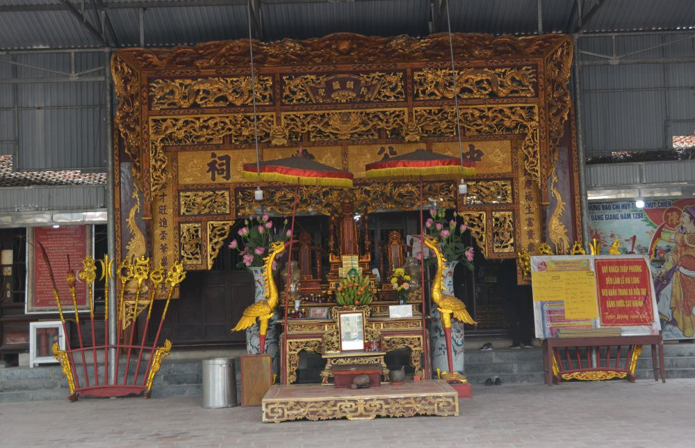 Tượng thờ của hai vị danh tướng được đúc tạo bài trí tôn nghiêm