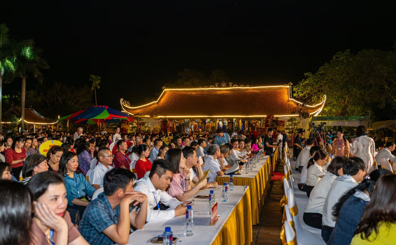 Lễ hội Đền Trung Cốc diễn ra thường niên vào đầu tháng 3 âm lịch