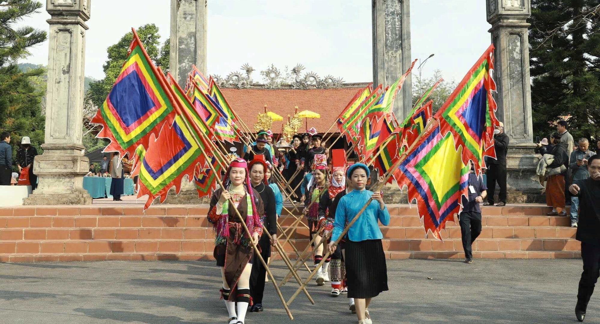 Đình Lục Nà là không gian giao truyền văn hóa giữa nhiều thế hệ