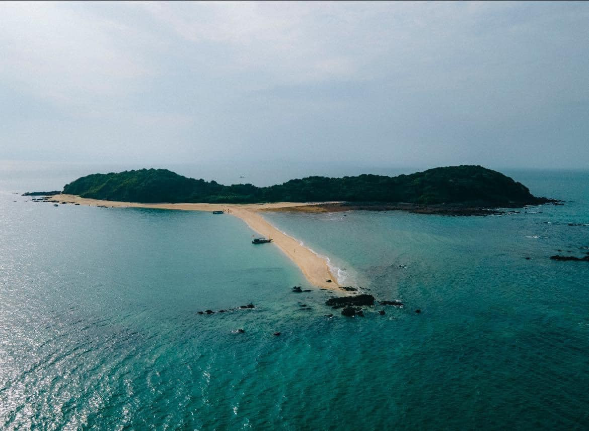 Hình dáng đầy độc đáo của Hòn Cá Chép