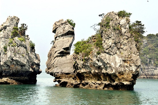 Hòn Thiên Nga là một ví dụ điển hình cho quá trình kiến tạo và phong hóa