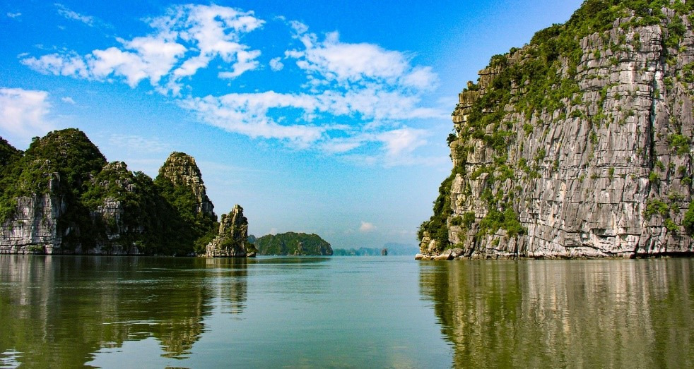 Hòn Xếp nằm ở bên trong bảo tàng địa chất Công viên hòn Xếp
