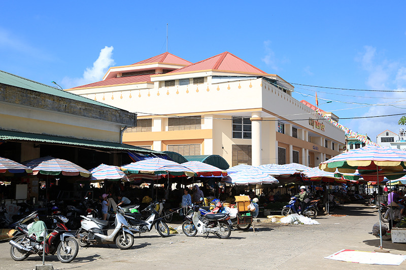 Khu chợ Tiên Yên tấp nập và nhộn nhịp