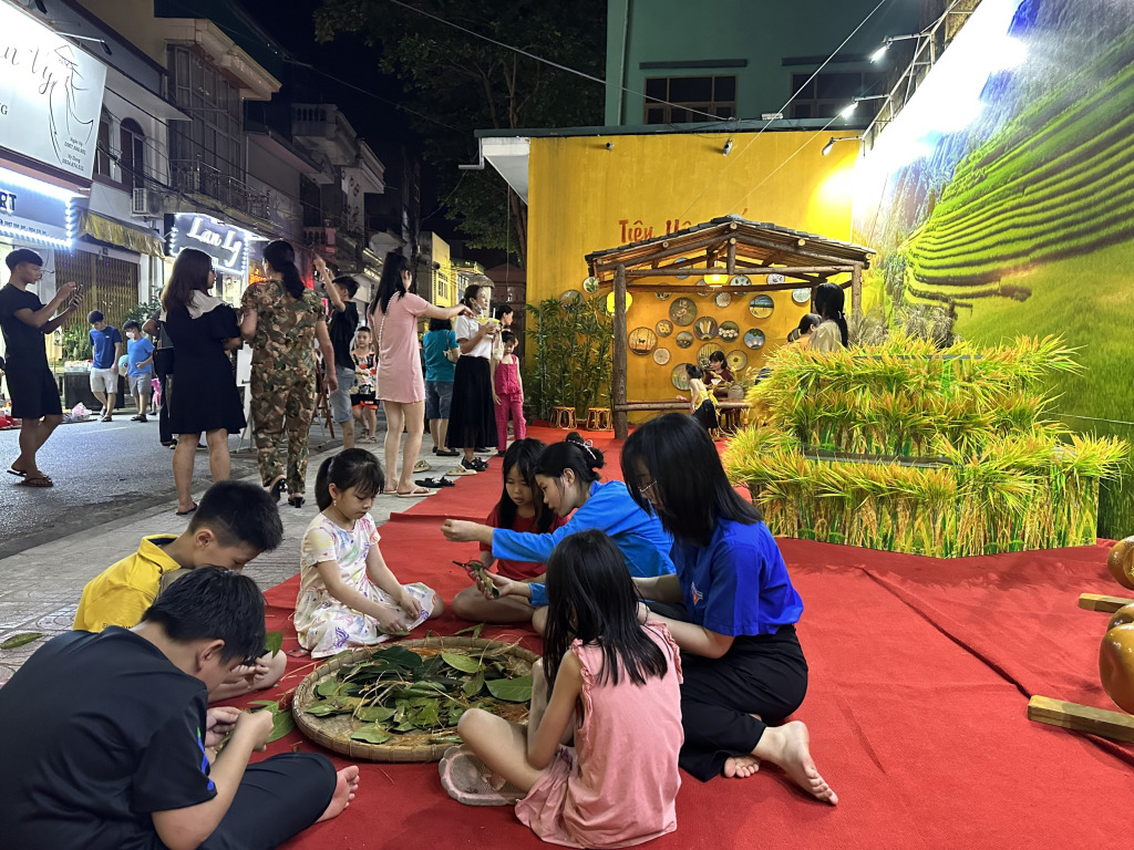 Phố cổ Tiên Yên phù hợp với nhiều du khách 