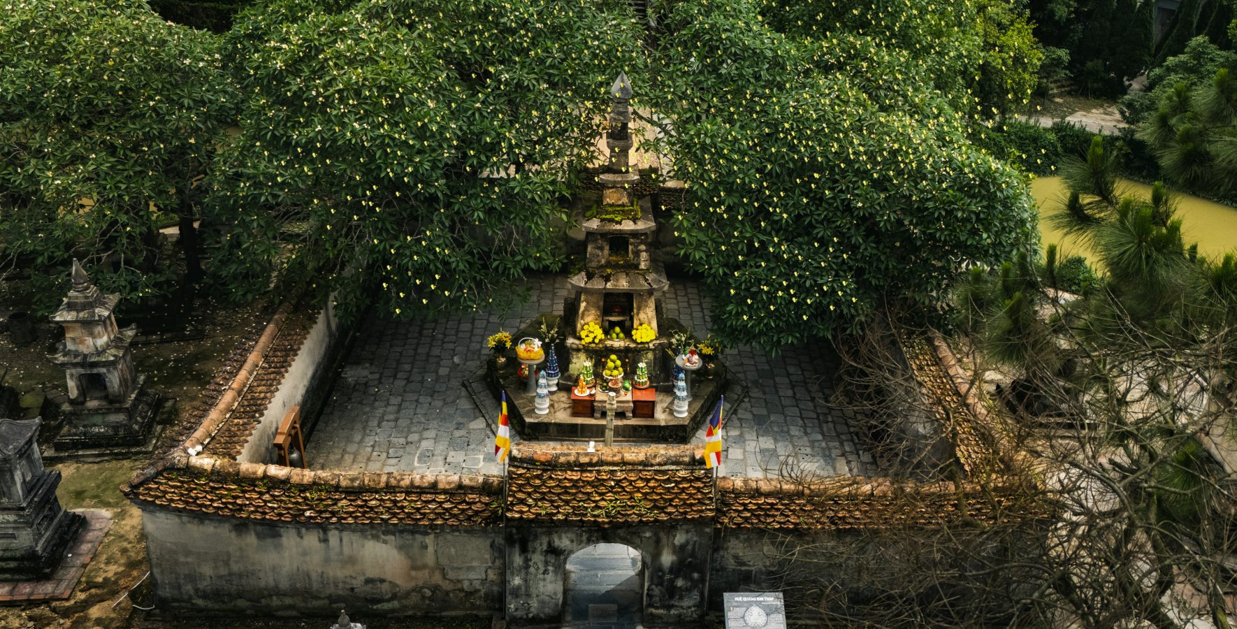 Tham quan Huệ Quang Kim Tháp - nơi lưu giữ xá lợi của Phật Hoàng Trần Nhân Tông