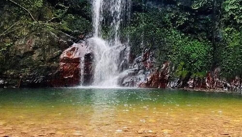 Tên gọi Thác Đỏ bắt nguồn chính từ màu sắc vô cùng đặc biệt