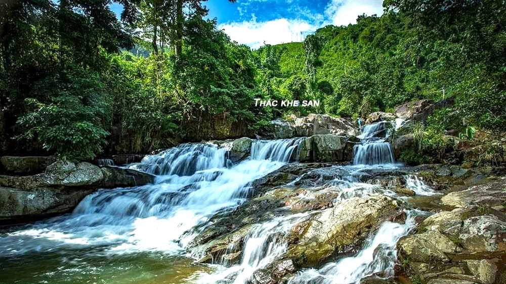 Thác Khe San mang địa hình đá và cấu trúc đa dạng