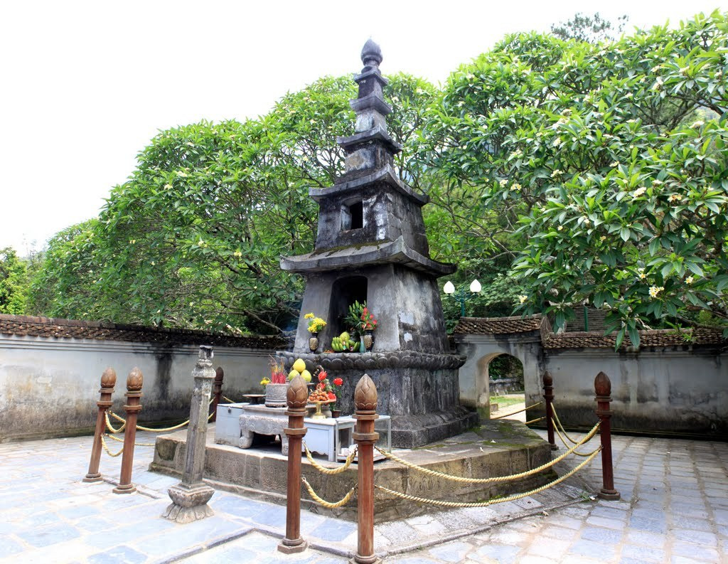 Tháp Tổ nổi tiếng nằm trong Vườn Tháp Huệ Quang